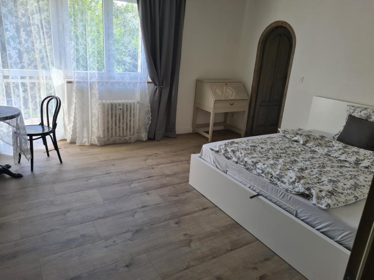 Airport Rooms Praha Bagian luar foto