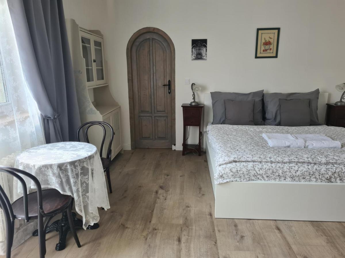 Airport Rooms Praha Bagian luar foto